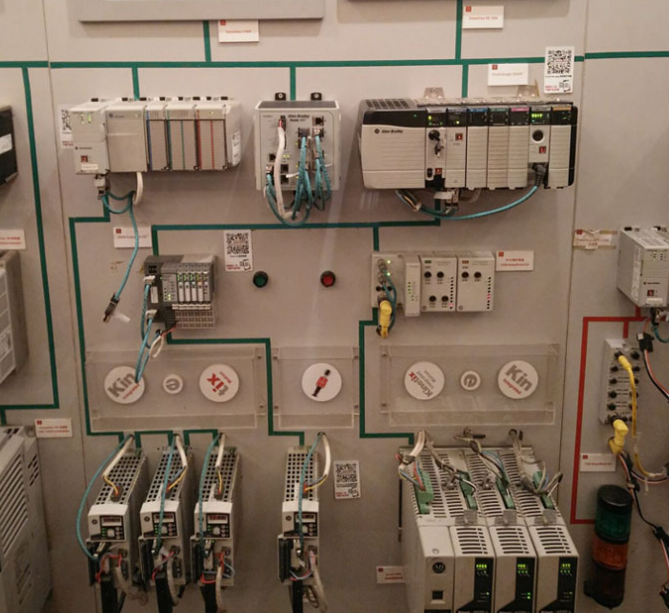 三菱Q03UDEPLC借助以太网模块同时与上位机和触摸屏、变频器高效通讯案例(图4)