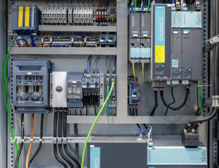 PLC以太网通讯模块实现:西门子 S7-300 与 S7-1500、触摸屏及 Modbus 变频器通讯案例(图2)