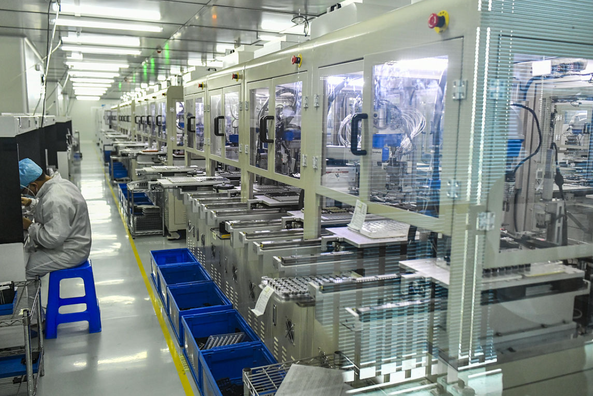 三菱A系列PLC借助以太网模块同时与上位机和触摸屏高效通讯案例(图2)