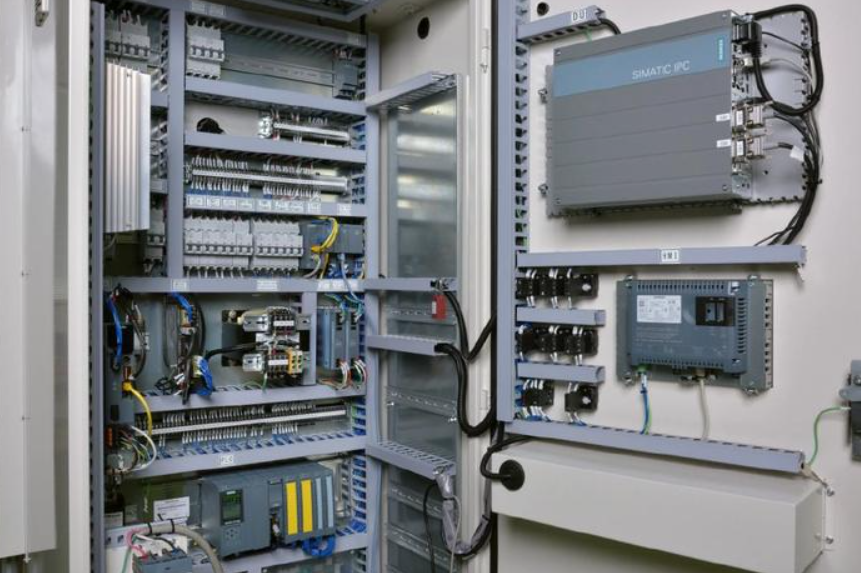 PLC以太网通讯模块实现:西门子 S7-300 与 S7-1500、触摸屏及 Modbus 变频器通讯案例(图3)