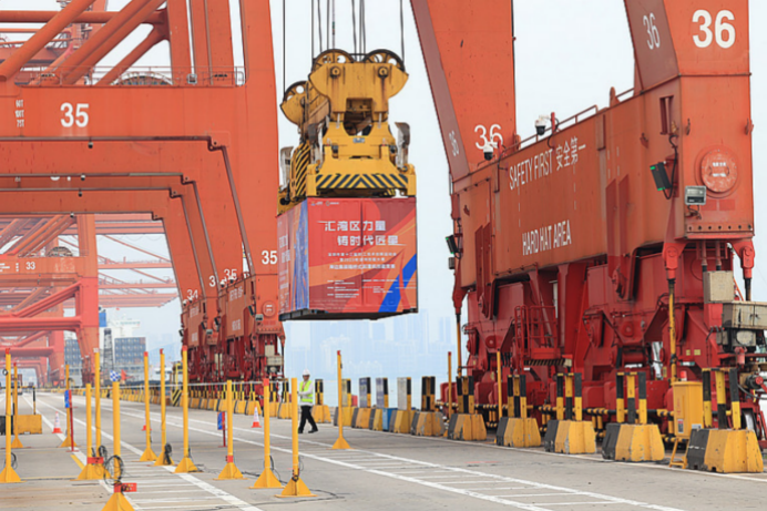 大型集装箱码头对其调度系统进行升级罗克韦尔PLC通过EtherNet/IP转Modbus TCP智能网关和中央监控室云平台进行数据交互解决案例(图2)