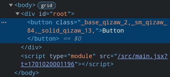 A devtools snapshot showing a button element with a single class that includes commas: "base_qizaw_2,sm_qizaw_84,solid_qizaw_13" due to JavaScript's toString method.