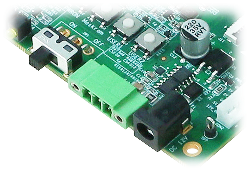 图 8 电源接口实物图