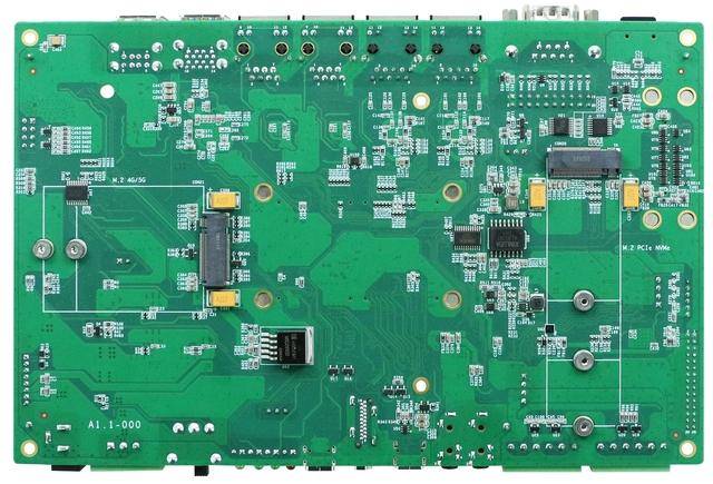 图 2 评估板背面图