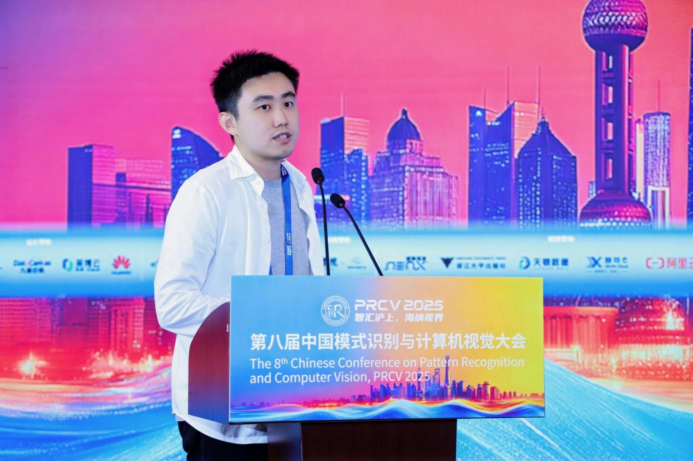 图说:华中科技大学教授刘禹良进行主题分享