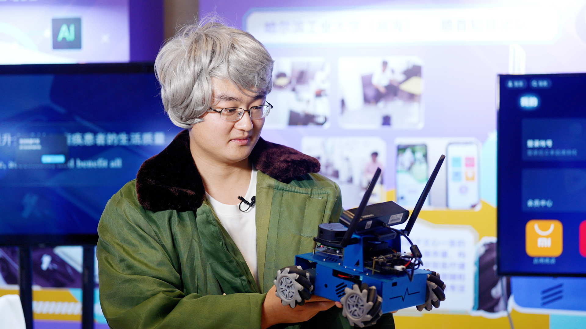 《大学生梦幻联动文心大模型，800个AI应用在杭州“卷”不停》
