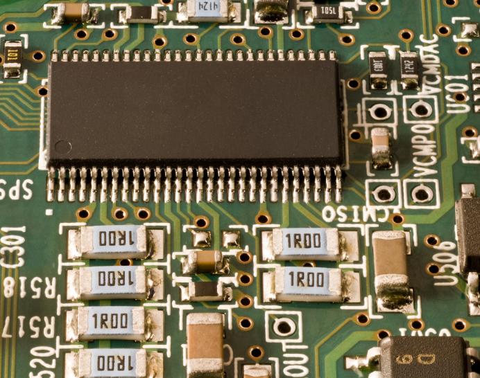 电子电路能量存储与信号滤波核心:电容-什么是电容与测试系统的桥梁？