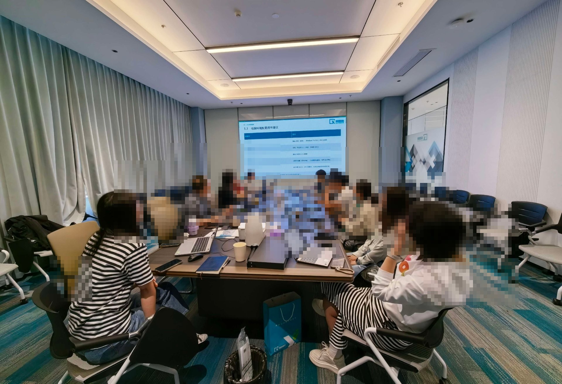 课程现场：围绕工具界面与知识库搭建展开