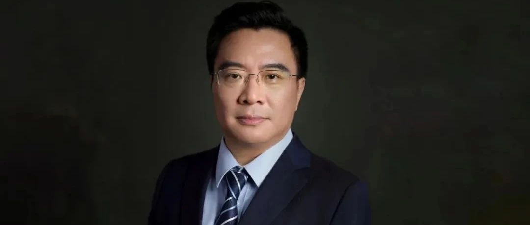 对话丨周伯文：通用大模型如何突破垂直行业场景？