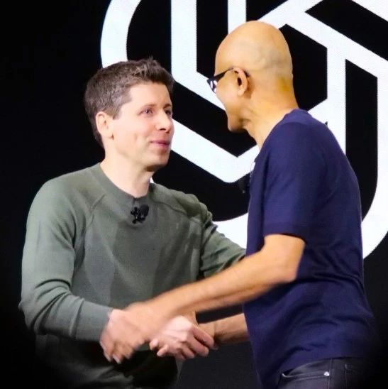 挑战OpenAI，微软自研5000亿参数绝密武器曝光！前谷歌DeepMind高管带队
