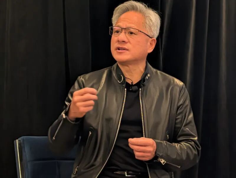 黄仁勋：那些以导入AI 为借口进行裁员的企业，是过于懒惰且毫无道理