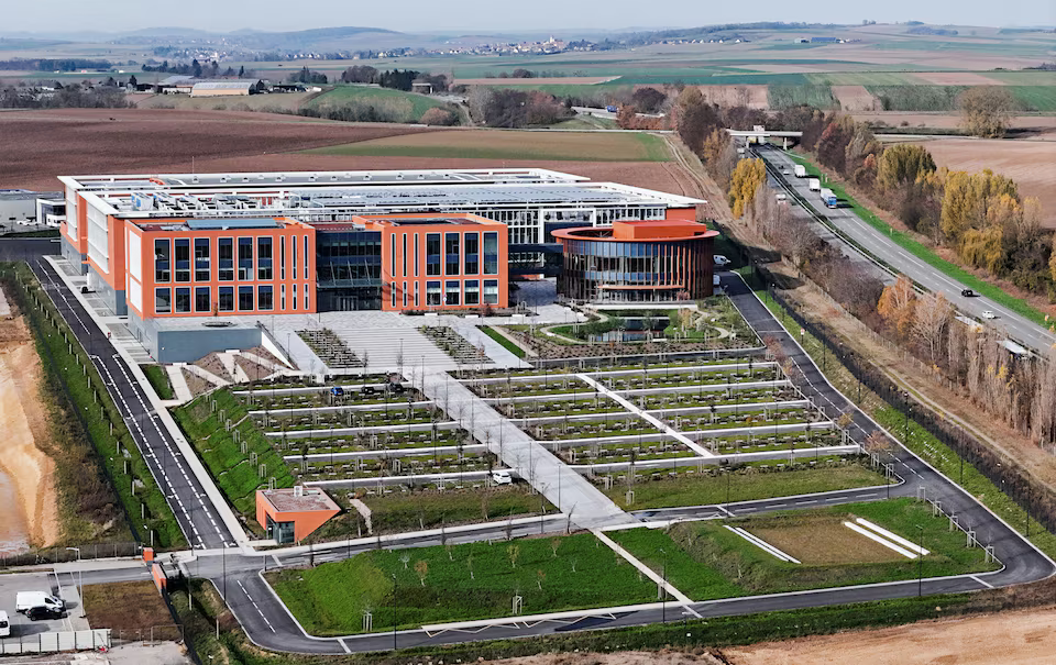 华为权衡首家欧洲工厂的未来