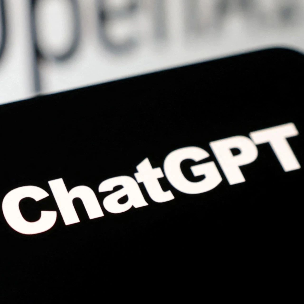 ChatGPT一路狂飙，我们的安全带在哪儿？