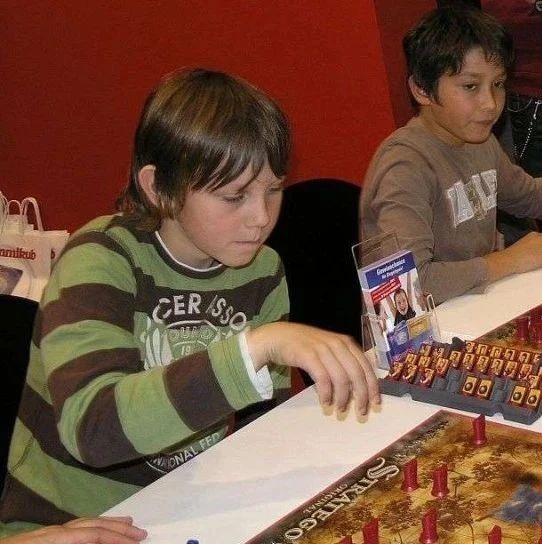 Science：DeepMind又一突破，AI玩转了西洋陆军棋，跻身历史top3