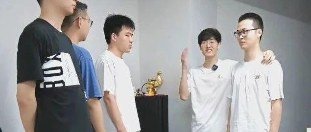 老弟想自己做个微信，被我一个问题劝退了。。