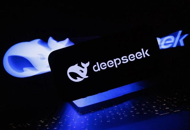 DeepSeek本地部署+微调训练