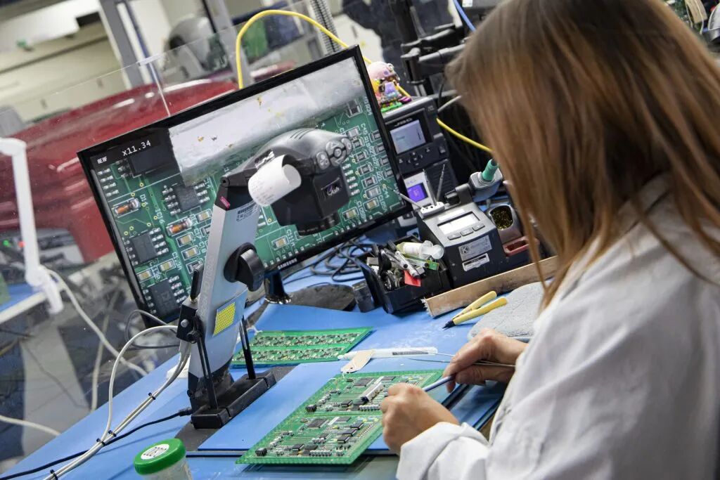 PCB AOI 工业视觉检测：焊点、缺陷检测是大图小目标的典型场景