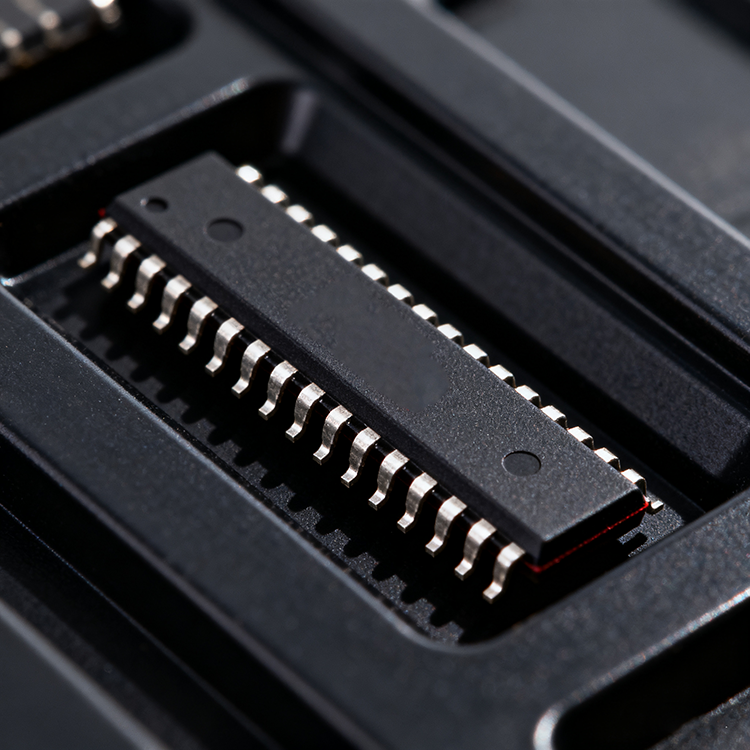 鸿怡电子国产与进口芯片测试座性能对比:参数差异与场景适配分析