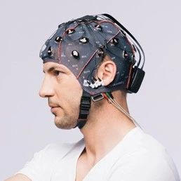 利用EEG和动态编码器-解码器建模框架实时估算驾驶员睡意