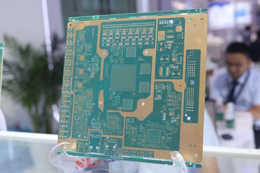 高端的 PCB 板厂有不少