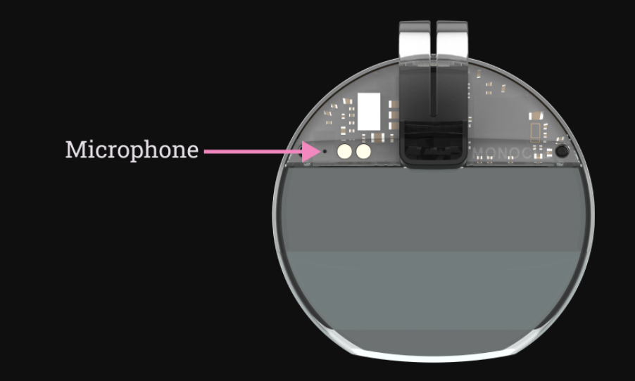 背面还加了一个小麦克风，朝内的