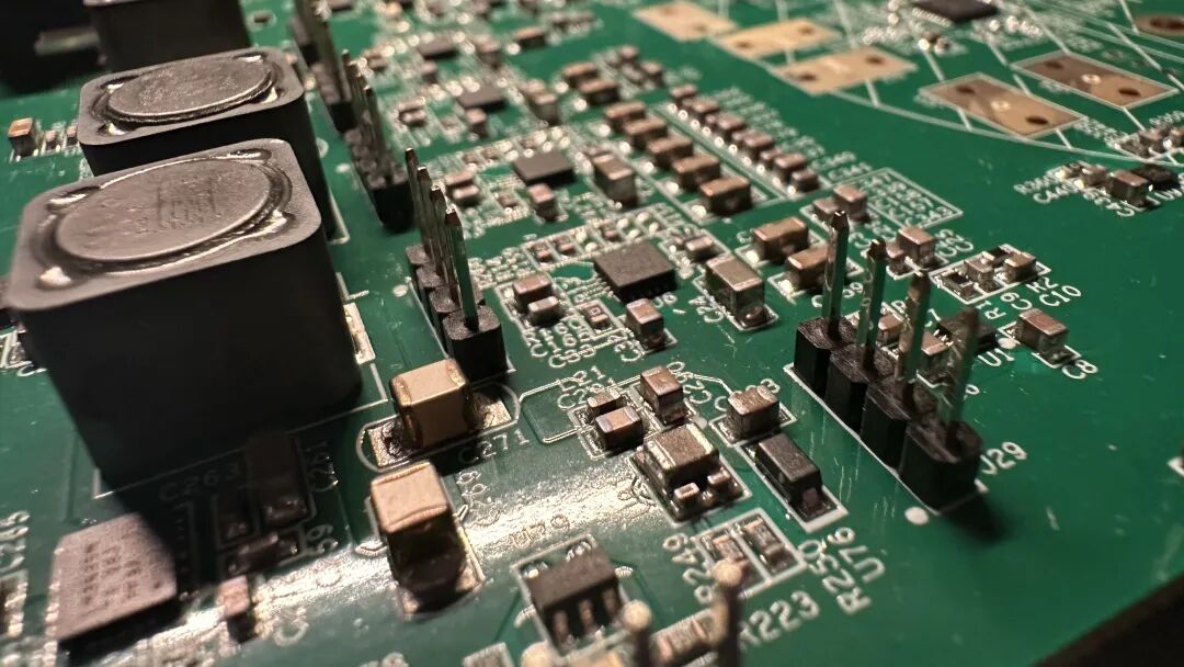 这样复杂的芯片，相关的外围配套电路也是非常复杂的