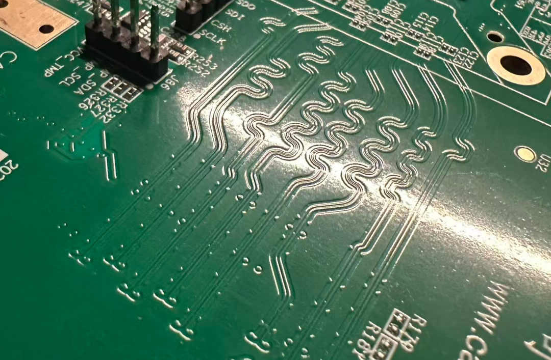 整体看到都是蛇形走线