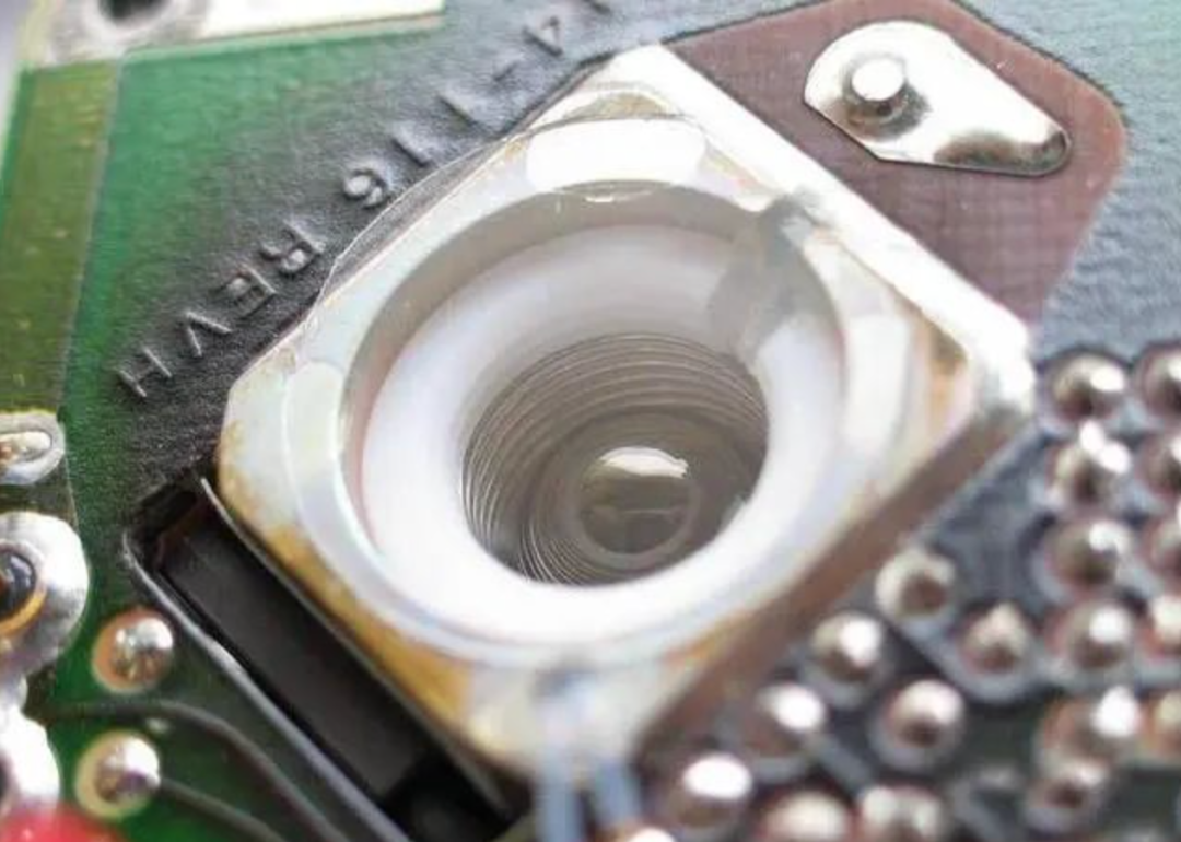 铷泡,玻璃泡内封装着微量的金属铷元素