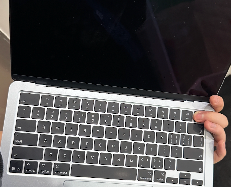 好样的,一年没关过机,这次直接睡死