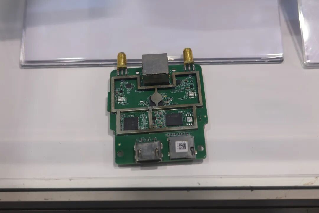 展柜里面是一些应用,都是大电流,低噪声,小体积