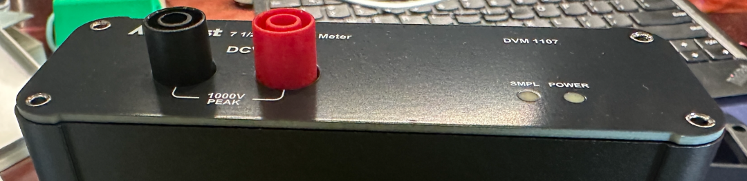 上面使用两个 PCB 板来封口