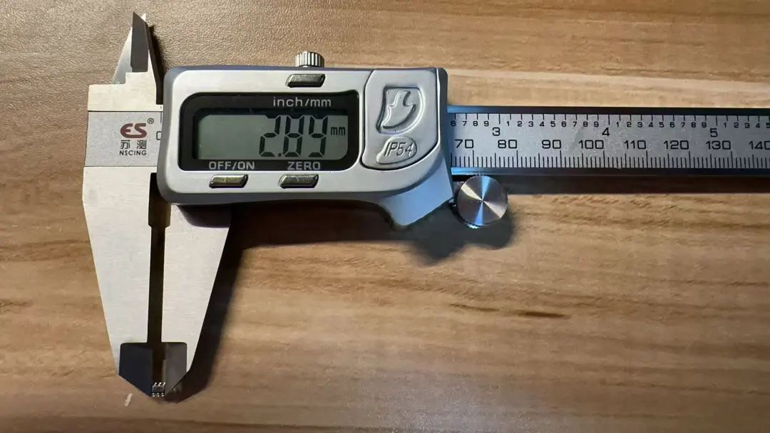 当然也有严谨一点的游标卡尺