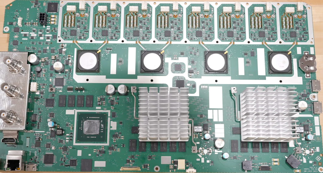 每俩路共享一块芯片