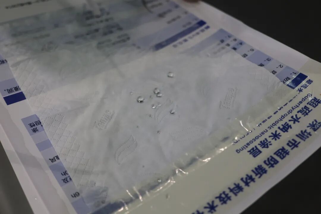 就浮在纸上面?