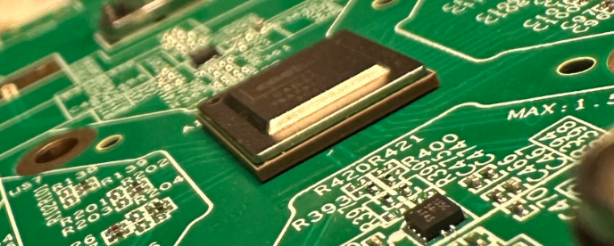 换个角度，很难想这样小小的身躯有这么大的能量