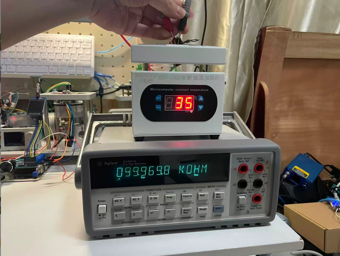 33°-99.9698