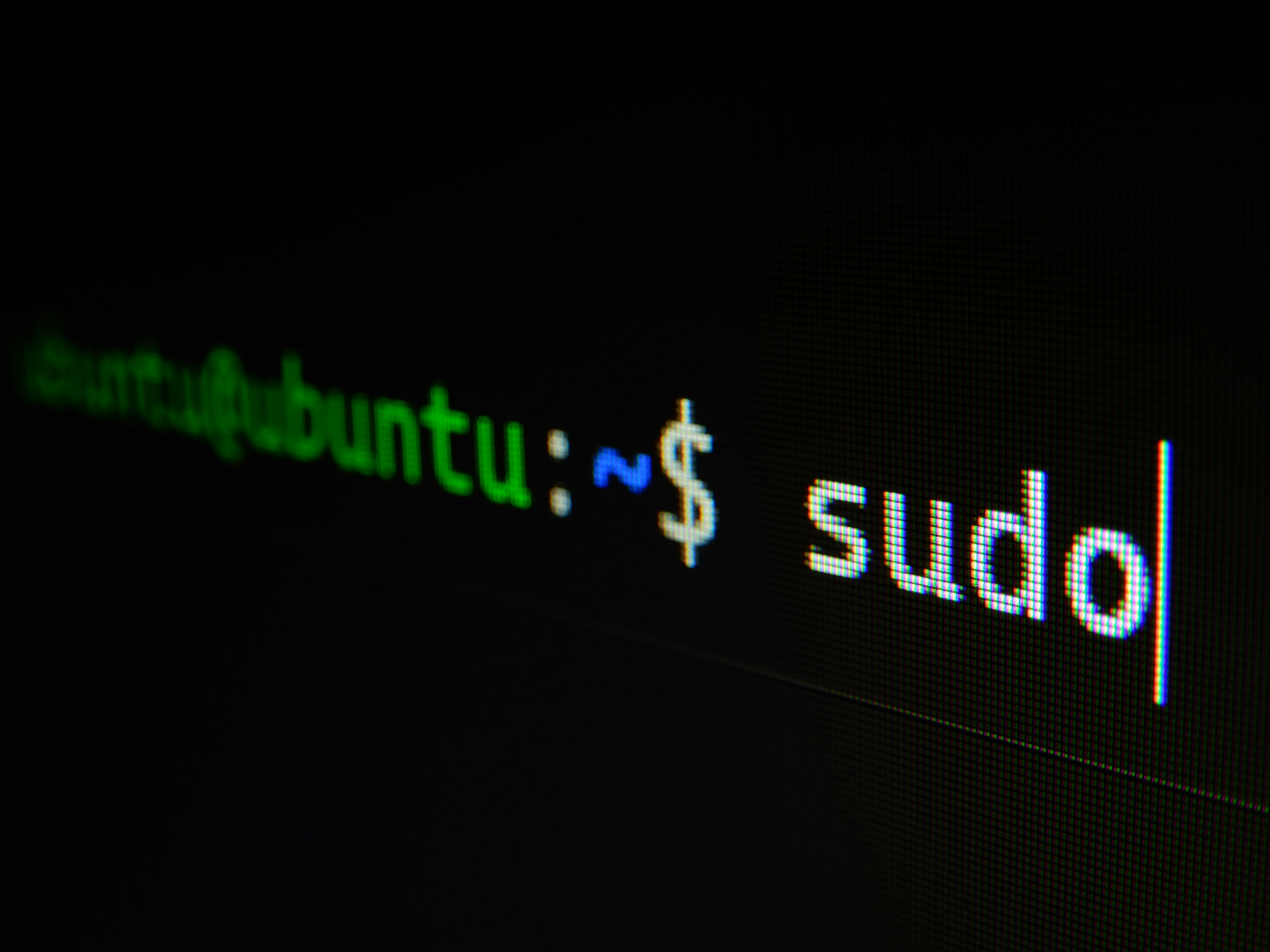 Shell编程中关于`sudo`和`su`命令的应用