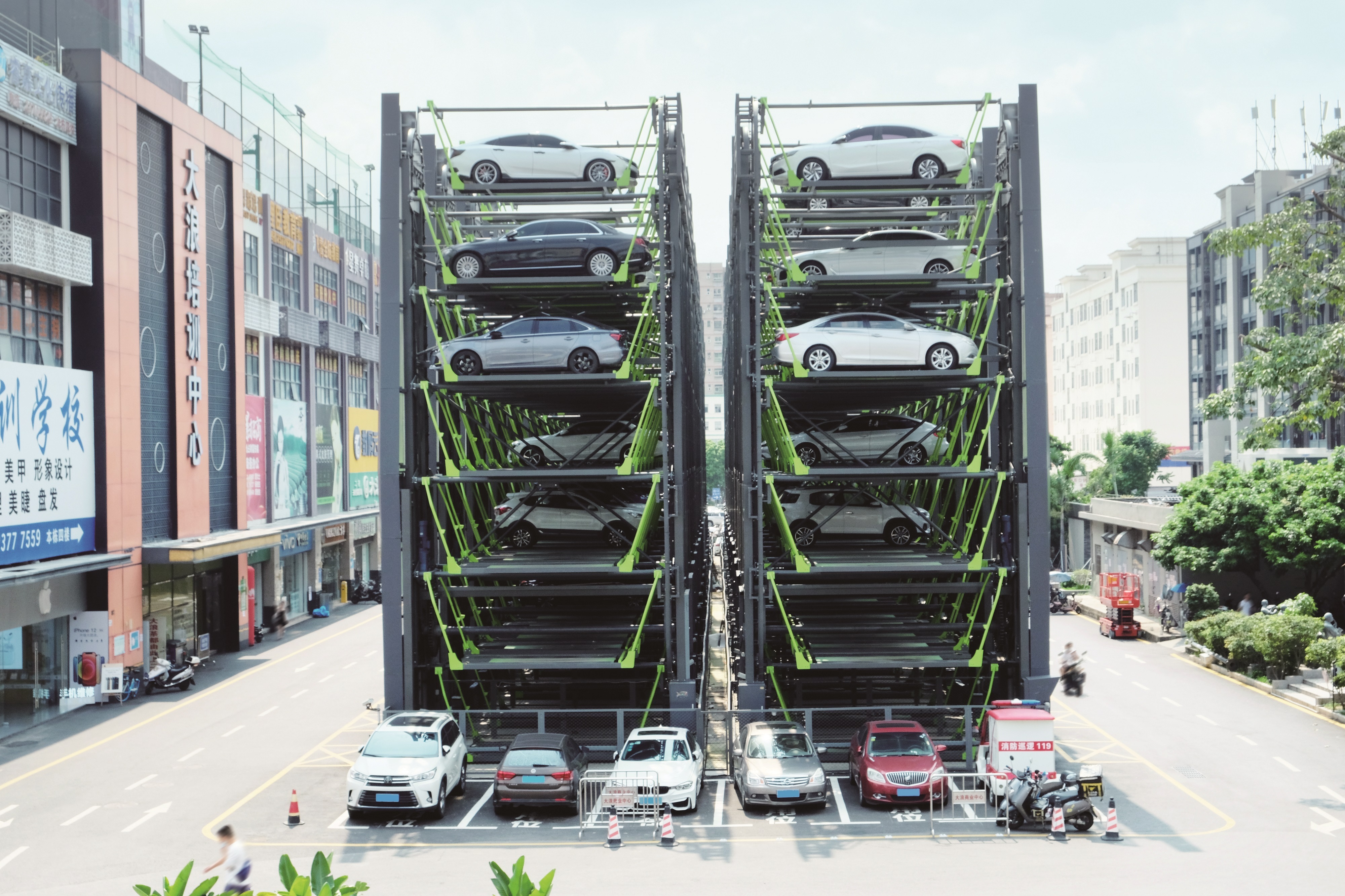 利用移动互联网,大数据技术和物联网,智能化停车硬件技术,基于垂直